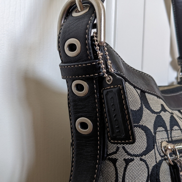 COACH crossbody purse with signature grey and black pattern - Picture 4 of 9